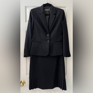 Tahari Arthur S. Levine Elegant Black Skirt Suit w/Side Pleats 6 Blazer/10 Skirt